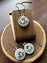 Sady šperkov - vyšívaná sada muchotrávky - náušnice & náhrdelník | miniberry (náhrdelník) - 15964107_