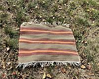 Úžitkový textil - Zelený koberček s oranžovým pruhom - 15966559_