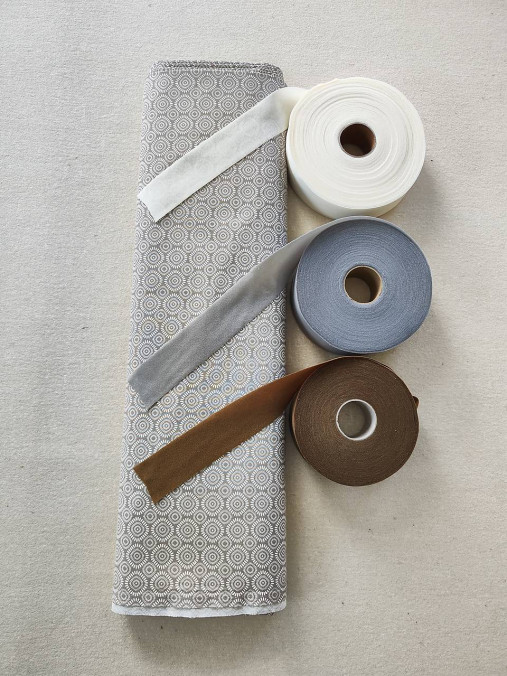 Textil - VLNIENKA DEKA a PRIKRÝVKA 100 % merino top super Kolieska s čiarkami šedo béžová  - 15967284_