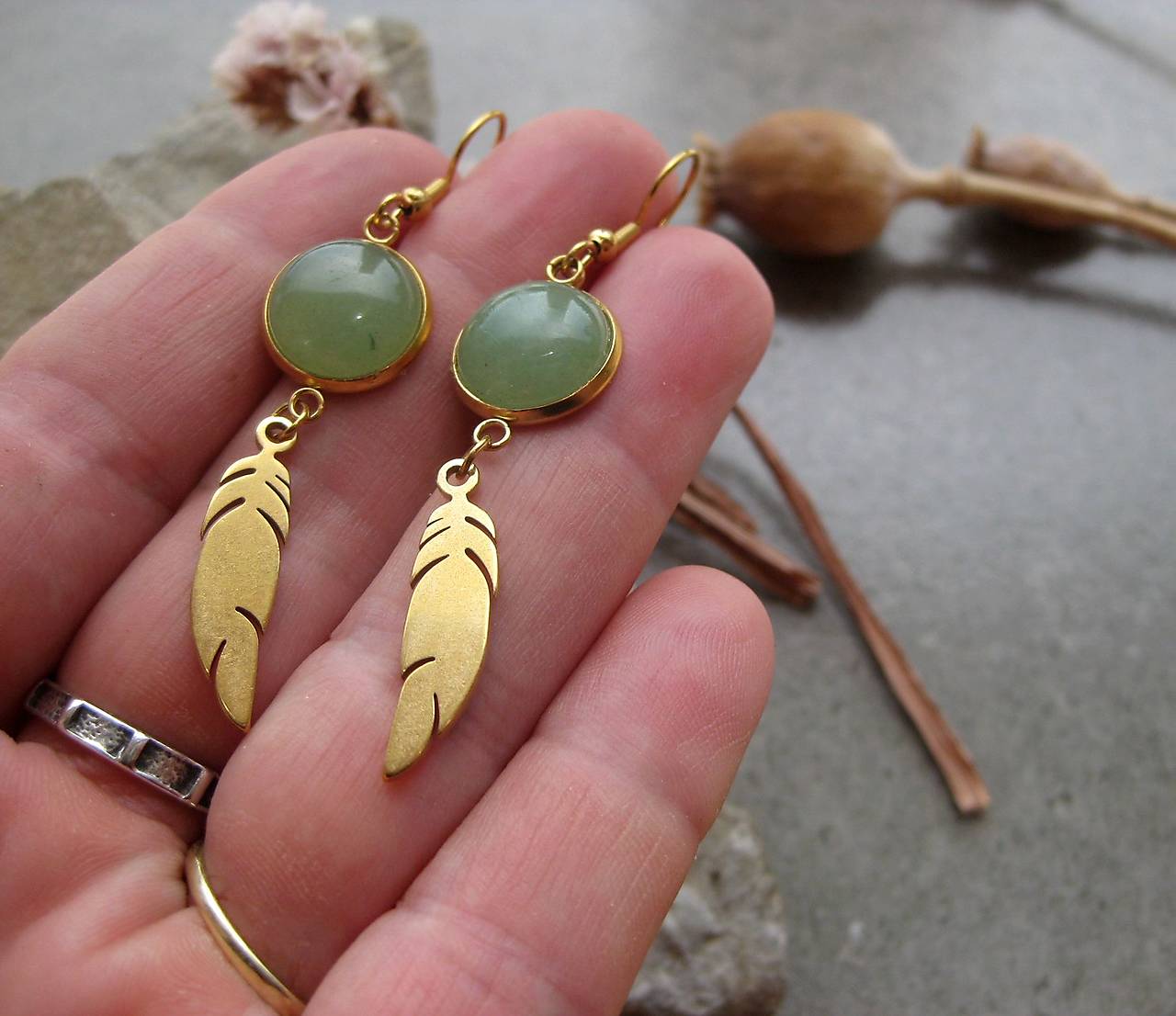 Náušnice s pierkom a minerálom - chirurgická oceľ