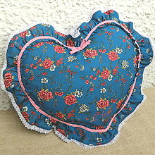 Úžitkový textil - Romantický vankúš srdce s volánom - 15968518_