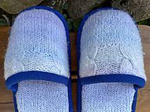 Ponožky, pančuchy, obuv - Belasé papuče zo svetra - 15972427_