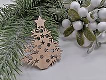 Dekorácie - Vianočná prírodná ozdoba na stromček z preglejky stromček - 15972954_