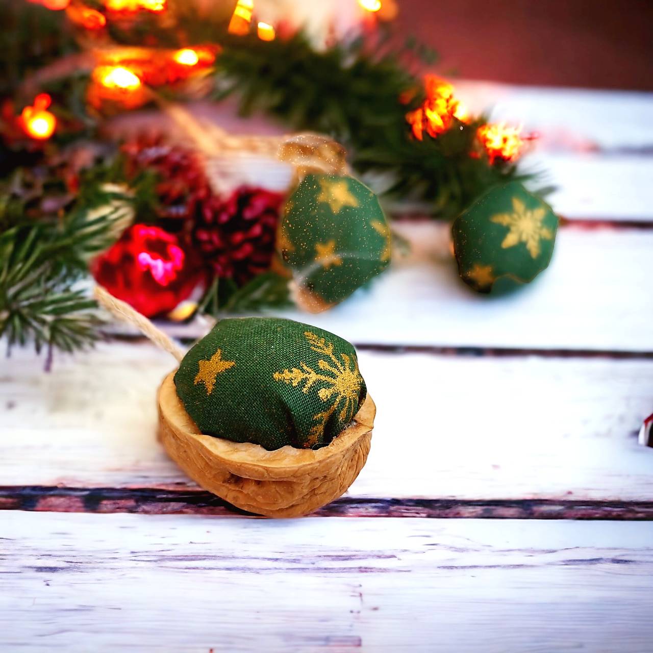 Vianočné orechy zeleno-zlaté
