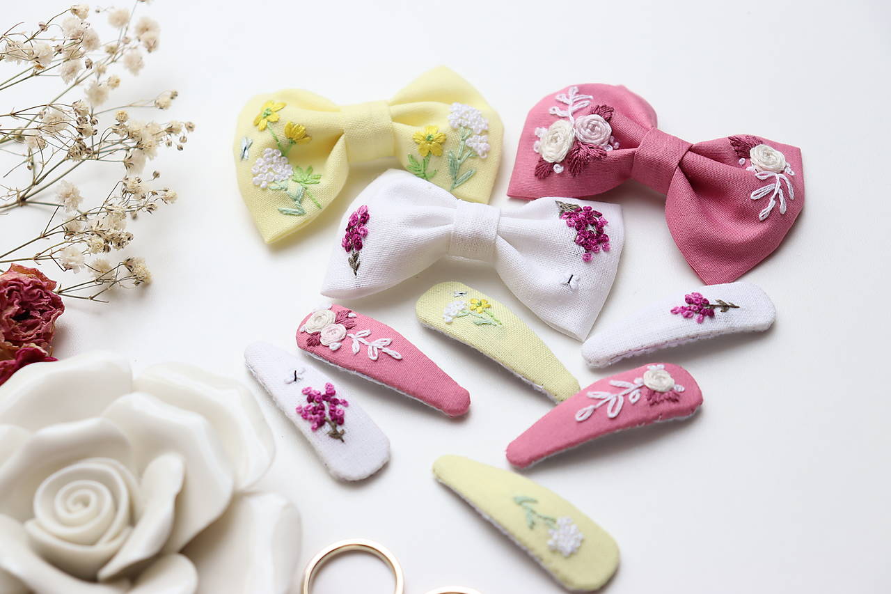 Sada vyšívaná mašlička a dve sponky