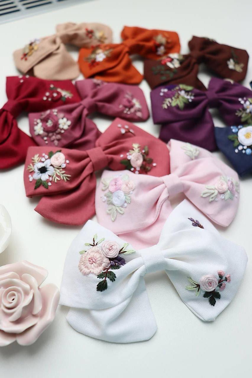 Veľká vyšívaná mašlička