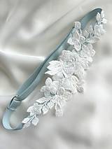 Spodná bielizeň - Svadobný podväzok z bavlnenej čipky modrej farby - 15974860_