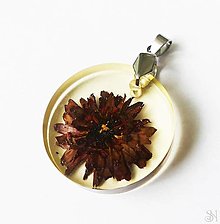 Náhrdelníky - Kruhový živicový prívesok s bordovým kvetom - chirurgická oceľ - pôvodná cena 9 eur - 15978976_