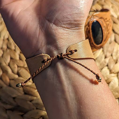 Boho náramok z kože s Labradoritom