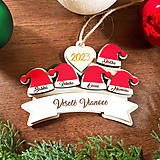 Dekorácie - Vianočné ozdoby s personalizáciou, z dreva – čapice s piatimi menami - 15980928_
