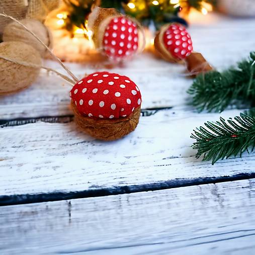 Dekorácie - Vianočné orechy červené - 15978436_