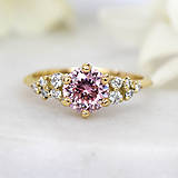 Prstene - Moisanitový ružový zásnubný prsteň - 15982024_