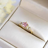Prstene - Moisanitový ružový zásnubný prsteň - 15982025_