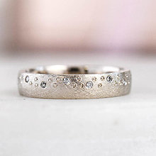 Prstene - Svadobné obrúčky škrabančekové s diamantami - 15981682_