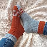 Ponožky, pančuchy, obuv - Jedna viac oranžová, druhá viac modrá - 15985297_