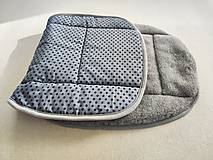 Úžitkový textil - RUNO SHOP Hrejivý sedák do auta 100 % MERINO TOP Grey proti prechladnutiu a prehriatiu Bodka šedá - 15986749_