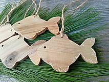 Dekorácie - Vianočná drevená dekorácia... rybka - 15987375_