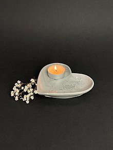 Dekorácie - Sivý set svietniky, váza, miska z jesmonite (Miska srdce) - 15988068_