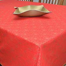 Úžitkový textil - AIDA - zlaté kvety a bodky na červenej - obrus na celý stôl - 15990288_