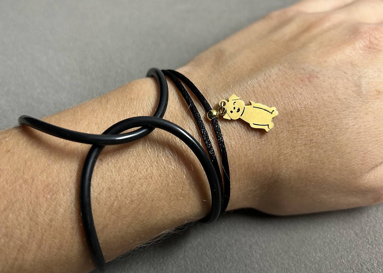 Šnúrkový saténový náramok “pes” z chirurgickej ocele