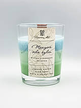 Svietidlá a sviečky - Mrazivá sila bylín - sójová sviečka troch vôní v skle s dreveným knôtom, 230 ml - 15992071_