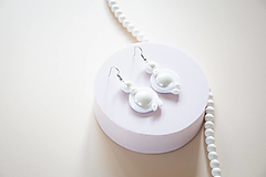Náušnice - Biela Minimal - soutache earring - ručne šité šujtášové náušnice - 15994067_