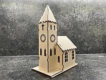 Dekorácie - Drevený svietiaci kostolík - 15996915_