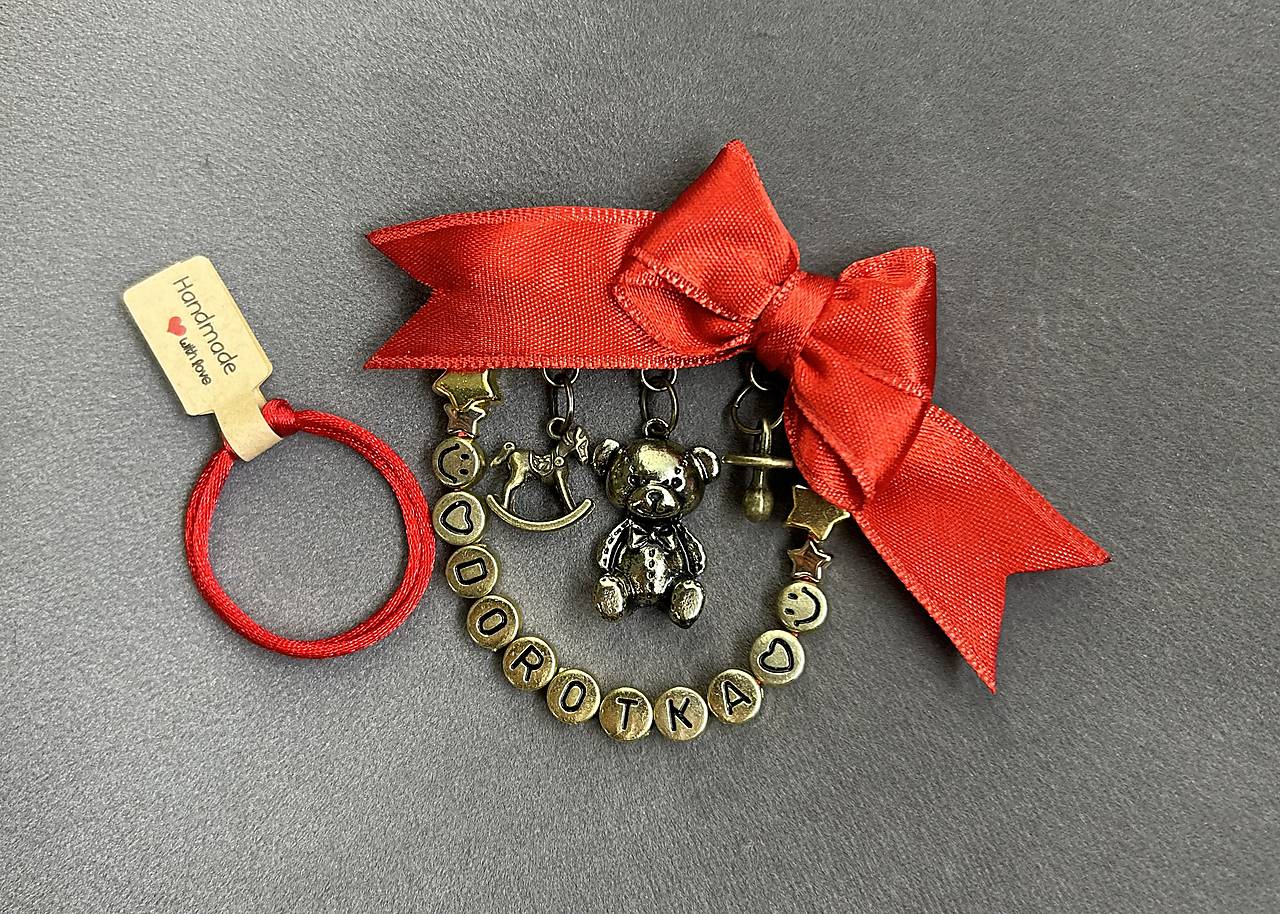 Set proti urieknutiu pre bábätko - mašlička proti urieknutiu na kočík/vajíčko s mackom,koníkom,cumlíkom a menom+náramok