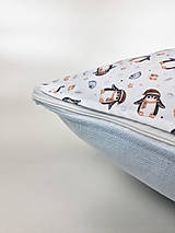 Úžitkový textil - Dekoračný vankúš Veselí tučniaci (bielo-modrý), 40 x 40 cm - 15994413_