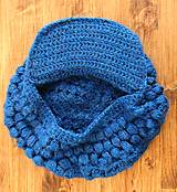 Čiapky, čelenky, klobúky - Modrá háčkovaná čapica s veľkým šiltom - 15993681_