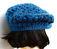 Čiapky, čelenky, klobúky - Modrá háčkovaná čapica s veľkým šiltom - 15993683_