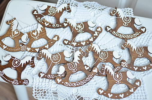 Dekorácie - Hnedý koník - kolekcia Slovenské Vianoce - 15999097_