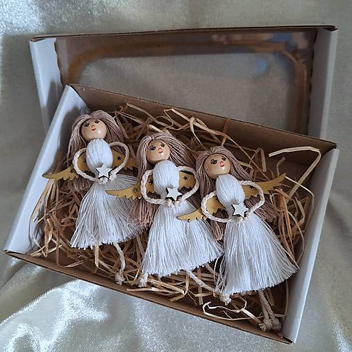 Makramé anjeliky v krabičke (biele krídla+srdiečko)