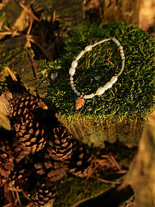 Náramky - AUTUMN PINE (UNI) korálkový náramok s riečnymi perlami - 15999678_