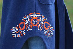 Bundy a kabáty - Vyšívaný vlnený kabát Hrejivé pohladenie - 16007387_