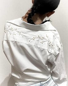 Blúzky a košele - Biela košeľa s ručne vyšívanou výšivkou - 16006018_