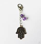 Kľúčenky - Handmade kľúčenka/prívesok s rukou hamsa a anjelikom z liečivého kameňa ametystu - 16009504_