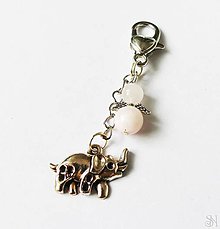Kľúčenky - Handmade kľúčenka/prívesok so sloníkom a anjelom z ruženínu a jadeitu - 16009448_