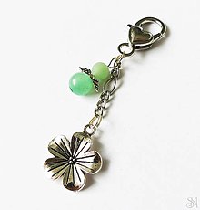 Kľúčenky - Handmade kľúčenka/prívesok s kvetom a anjelom z avanturínu a jadeitu - 16009475_