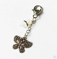 Kľúčenky - Handmade kľúčenka/prívesok s motýľom a anjelom z ruženínu a opalitu - 16009485_