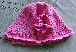 Čiapky, čelenky, klobúky - Ružový klobúčik s kvetinkou - 16011375_