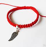 Náramky - Červený makramé náramok s anjelskym krídlom - 16014769_