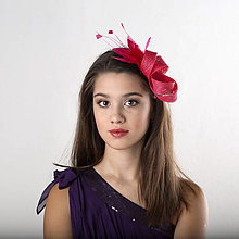 Ozdoby do vlasov - Malinovo ružový pierkový fascinátor v tvare mašle, ružová zelená ozdoba na svadbu, večierok, minimalistický fascinátor - 16017421_