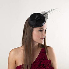 Ozdoby do vlasov - Čierny klobúčik s flitrami, pre svadobnú mamu - 16019030_