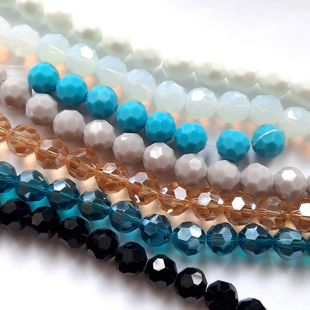 Sklenené brúsené korálky 10mm-1ks