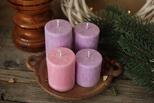  - Mrazivé adventné sviečky (TRADIČNĚ - fialové s ružovou- pastelové) - 16022376_