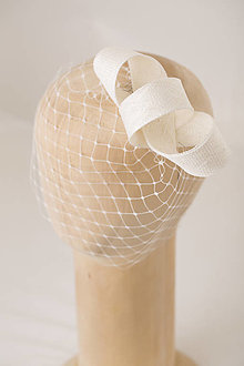 Ozdoby do vlasov - Svadobný ivory fascinátor, minimalistický závoj birdcage - 16020627_