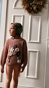 Detské oblečenie - Vyšívaný personalizovany sveter flower A - 16020705_