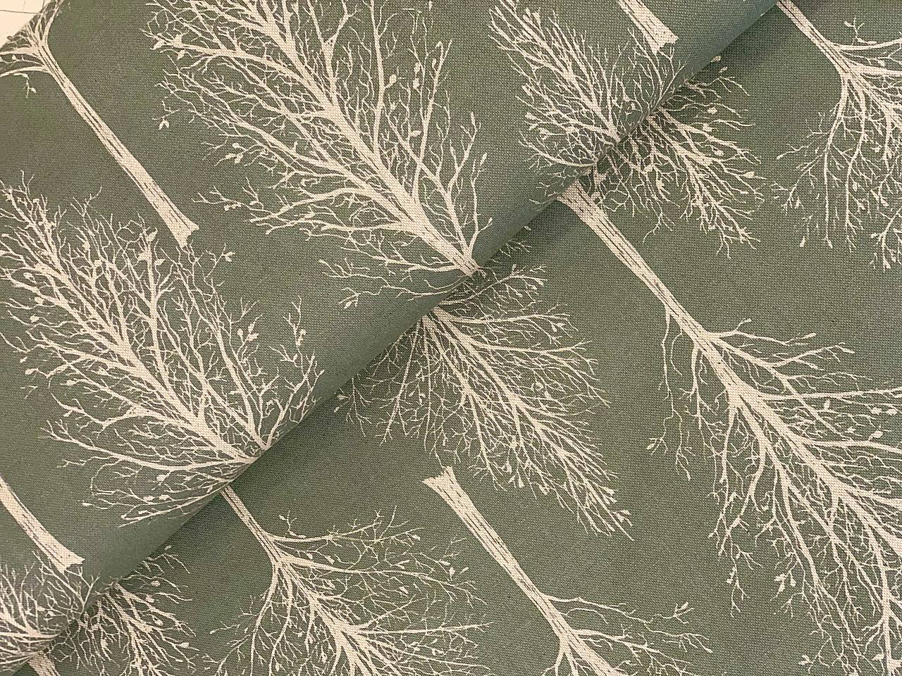 ❤️BAVLNA DEKOR TALIANSKO❤️ZELENY PODKLAD /REŽNÉ STROMY❤️