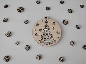 Dekorácie - Drevené vianočné ozdoby - vianočný stromček, farebný podklad (Biela) - 16031843_